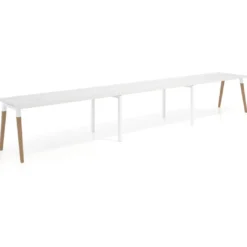Mesa de oficina en continuidad Arki triple, patas de madera, fondo 80cm