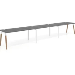 Mesa de oficina en continuidad Arki triple, patas de madera, fondo 80cm