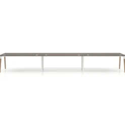 Mesa de oficina en continuidad Arki triple, patas de madera, fondo 100cm