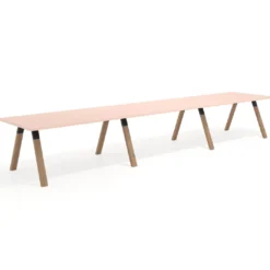 Mesa de oficina progresiva UvePro triple, fondo 100cm, estructura negra, patas de madera