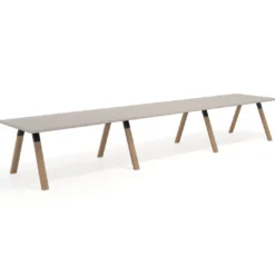 Mesa de oficina progresiva UvePro triple, fondo 100cm, estructura negra, patas de madera