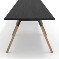 Mesa de oficina progresiva UvePro triple, fondo 100cm, estructura negra, patas de madera