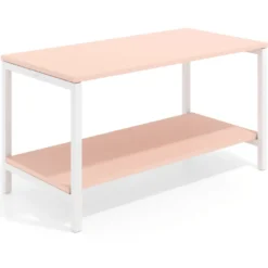 Mesa de trabajo expositor Kube con 2 niveles, estructura blanca