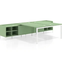 Mesa multipuesto con pedestal estantes Kube, encimera única, estructura blanca